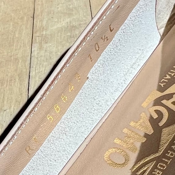 FERRAGAMO VARA BOW PUMP SHOE - Picture 4 of 6